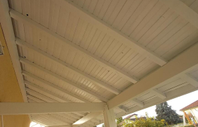 Peinture sur pergola après